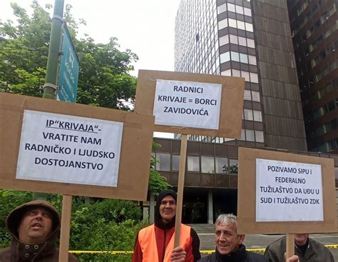 Oslobođenje FOTO Nezadovoljni radnici Krivaje na protestima ispred