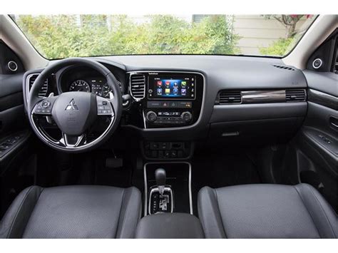 2018 Mitsubishi Outlander: 126 Interior Photos | U.S. News