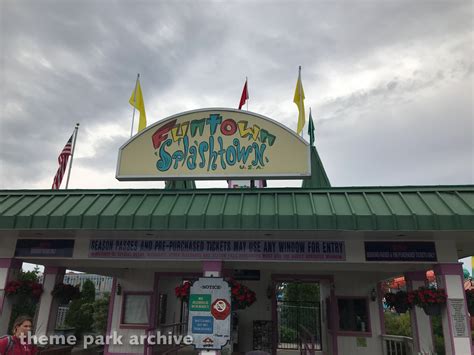 Entrance at Funtown Splashtown USA | Theme Park Archive