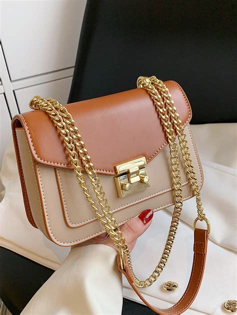 Mini bolso cuadrado con solapa decorativa con cadena y cierre a presión