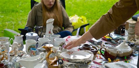 10 Flea Market Tips To Get The Best Deals While Shopping | LittleThings.com