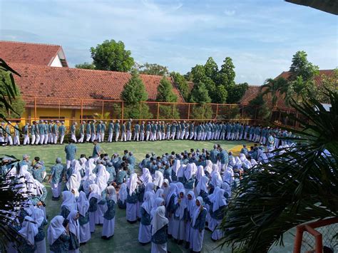 Hari Pertama Masuk Sekolah Di SMKN 1 Sukorejo Dimulai Dengan Acara