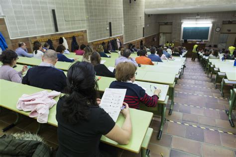 Foto Cerca De Opositores Optan A Las Plazas De M Dico De