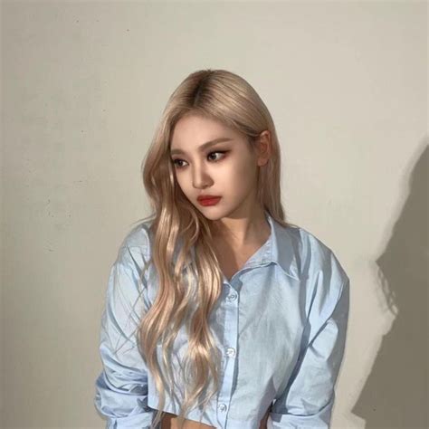 Ningning Icon Lq Aespa Icons Kpop In 2022 Beauty Hair Styles Long Hair Styles