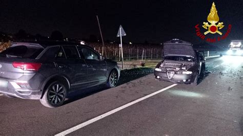 Scontro Tra Auto Feriti I Conducenti Trasportati Al Pronto Soccorso