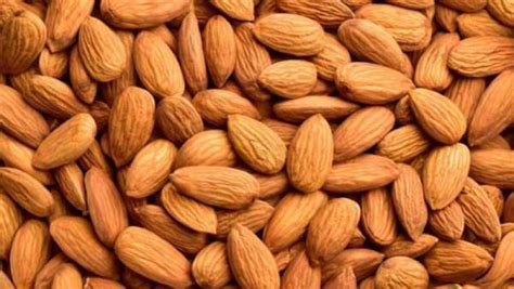 Almond Badam Per Kg PYARA SKARDU