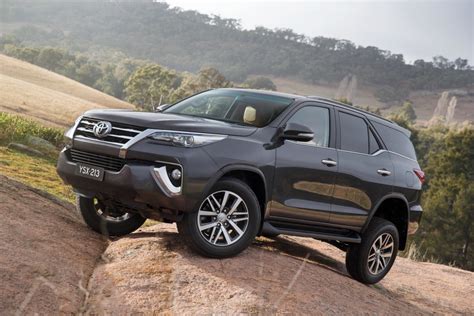 Así es el nuevo Toyota Fortuner un derivado del Hilux Más lujoso y