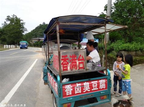 農村大姐騎三輪車賣麻辣燙 直言比工廠打工強 每日頭條