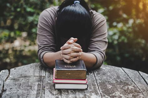 Praying With Bible