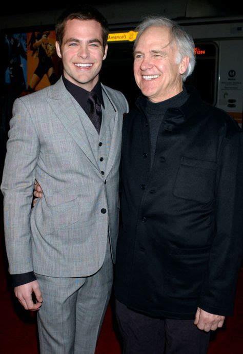 Chris Pine With His Father Robert Pine Chris Pine Star Trek Crew