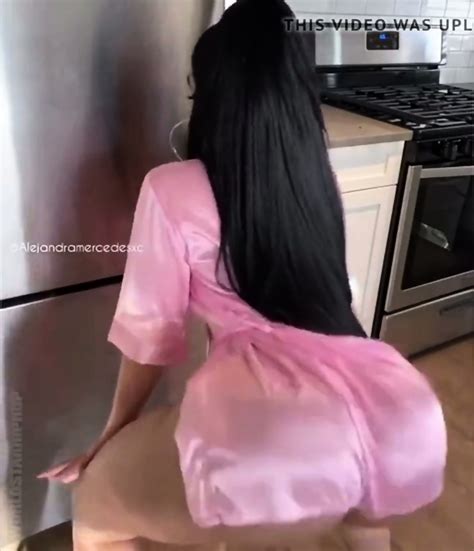 Thick Latina Milf Twerking