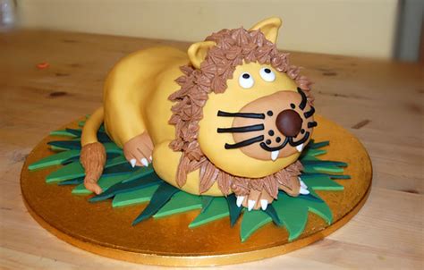 Sitting lion cake - Beautiful Birthday Cakes