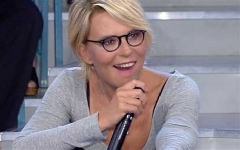 Uomini E Donne Maria De Filippi Svela I Nomi Dei Tronisti A News