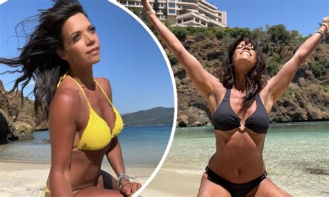 8 Hot Sexy Jenny Davies Bikini Pics