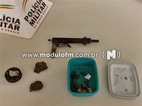 Persegui O Policial Termina Apreens O De Arma E Drogas No Bairro