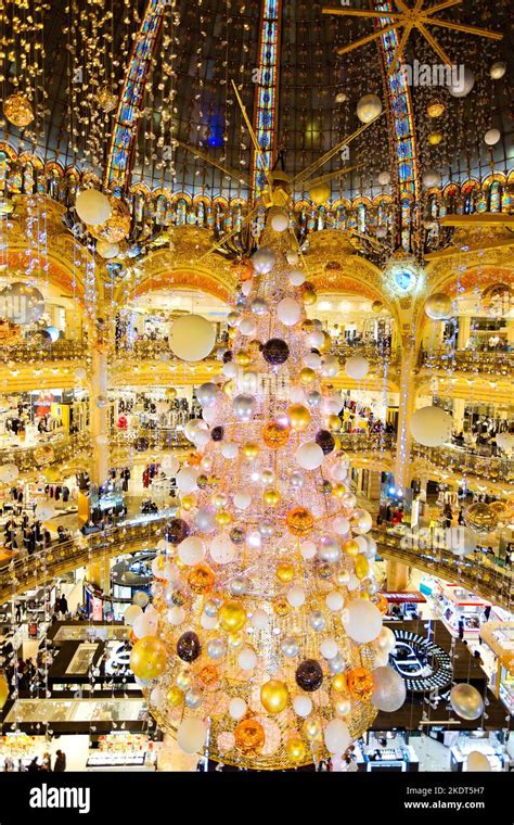 Christmas Tree in Galerie Lafayette, Paris Stock Photo - Alamy