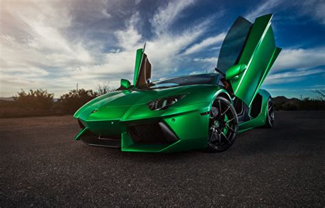 Фотографии Lamborghini Aventador зеленые машина 600x384