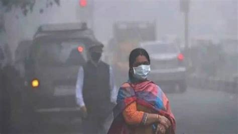 Air Pollution Delhis Air Quality Remains In Very Poor Category Gurgaons Aqi Slips To