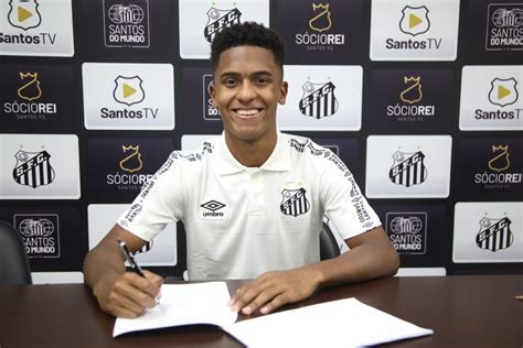 Destaque da equipe Sub 20 integrado à equipe profissional Balão renova