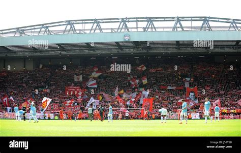 THE KOP LIVERPOOL FC V MANCHESTER CITY FC LIVERPOOL FC V MANCHESTER Stock Photo: 140884951 - Alamy