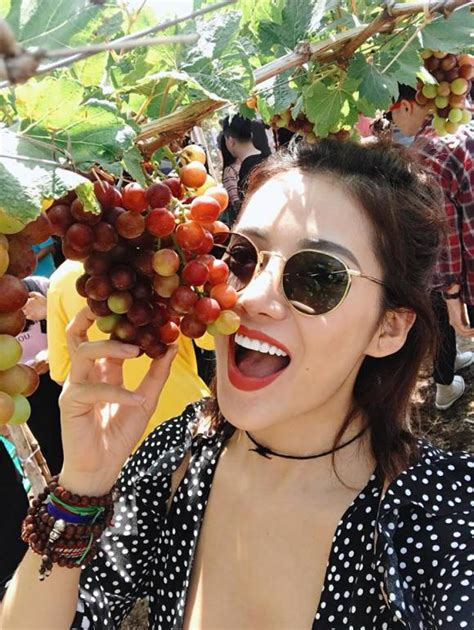 Hot girl và hot boy 26 2 2018 Tú Hảo đáp trả khi bị chê ngực lép Quỳnh Anh Shyn lộ cánh tay