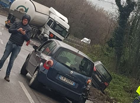 Incidente Sulla Pontina Coinvolto Un Camion Cisterna Traffico Deviato