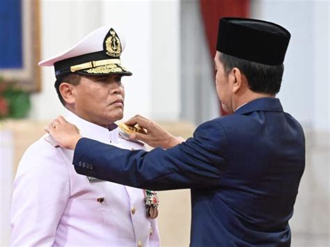 Presiden Jokowi Lantik Muhammad Ali Sebagai Ksal Di Istana Negara