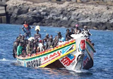 Un Nuevo Cayuco Llega Con M S De Personas A El Hierro Canarias