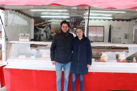 Leckere Käsespezialitäten auf Barßeler Wochenmarkt Gemeinde Barssel