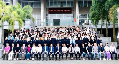 海南省第八届大学生艺术展演活动在海南师范大学图书馆隆重开幕 学院快讯 美术学院