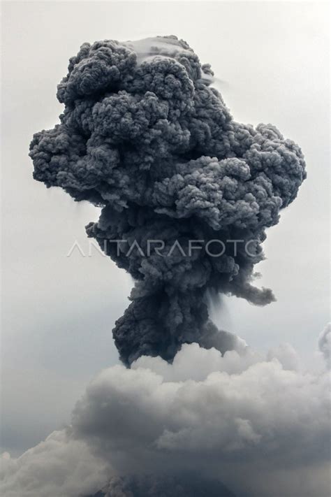 Gunung Sinabung Kembali Erupsi Antara Foto