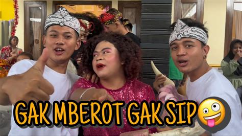 BULAN MBEROT BARENG GILANG RASEL DAN MAK TON PENONTON MEMBLUDAK