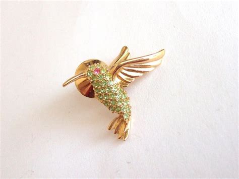 Vintage 80s Gold Tone Green Crystal Hummingbird Bird Lapel Pin Brooch