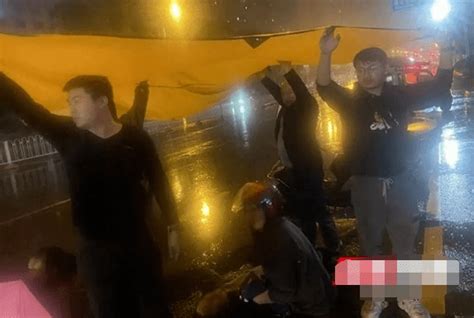 益阳丨突发车祸事故，这5人在大雨中的这一举动，太暖了！庄国庆伤者曾立玉