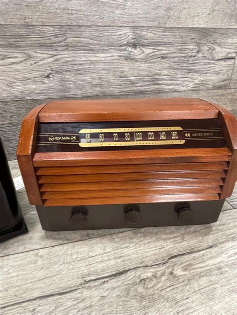 Lot Lot Of 2 Vintage Table Top Radios