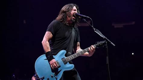 Foo Fighters Sorprende Con Under You El Emotivo Segundo Single Del