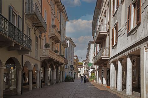 Varese Italy Walking In The City At Noon During Lockdown Renzo