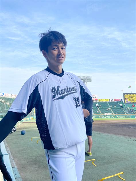 千葉ロッテマリーンズ On Twitter ポーズを決める 唐川侑己 投手。chibalotte 広報