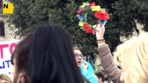 Unes 300 persones es concentren a plaça Catalunya en contra de la