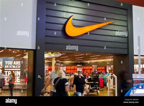 Nike logo hi-res stock photography and images - Alamy