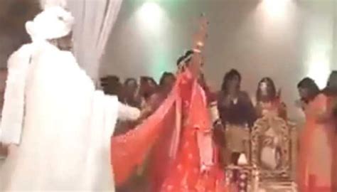 Viral Video Dulha Dulhan Ka Swag Bride And Groom Start Dancing While