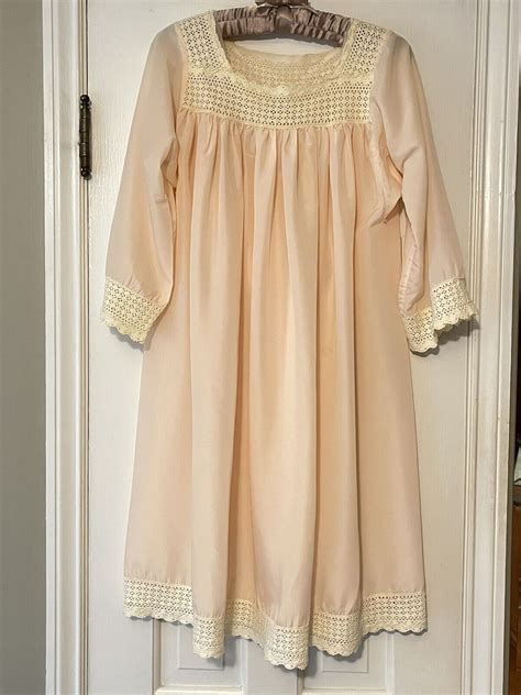 Vintage Iris Lingerie Peach Crochet Trimmed Nightgown Gem