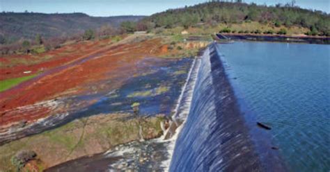 Oroville Dam Water Released Over Emergency Spillway In Northern California Cbs News