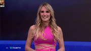 Osofamosas Angie Rigueiro Marcona Con Vestido Y Pantalon Rosa