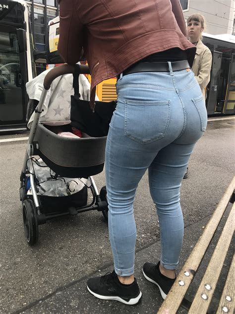 Moms Ass Scrolller