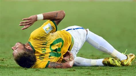 Neymar Fora Da Copa Fratura Na V Rtebra Vis O Cidade