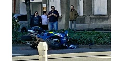 Montbrison Un Motard De La Gendarmerie Percut Par Une Voiture