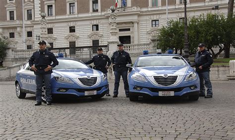 Polizia Di Stato Nuova Livrea Sulle Auto Spunta Il Tricolore Stiletv It