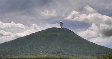 Gunung Lewotobi Di Flores Timur Kembali Meletus Dua Kali Pagi Ini