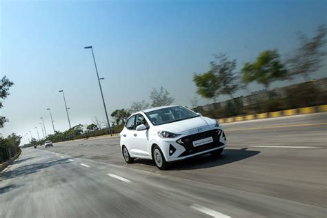 1 Hyundai Aura Road Test Reviews from Experts | CarDekho.com